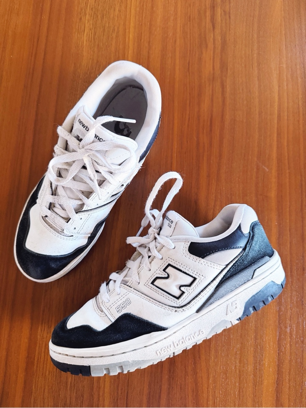 New Balance 550 White and Black Low-Top Sneakers Men’s Size 7